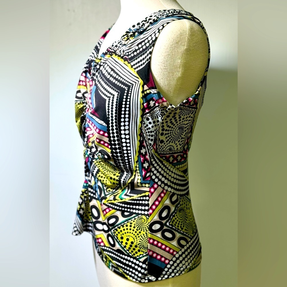Woman’s Top - Picture 2 of 3
